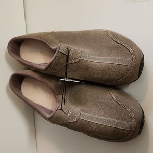Easy Spirit Slip ons mules clogs Gray suede size 9 NWT